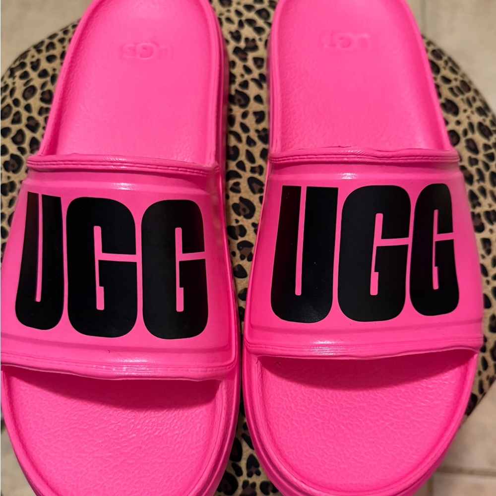 UGG Vibrant Pink Wilcox slide